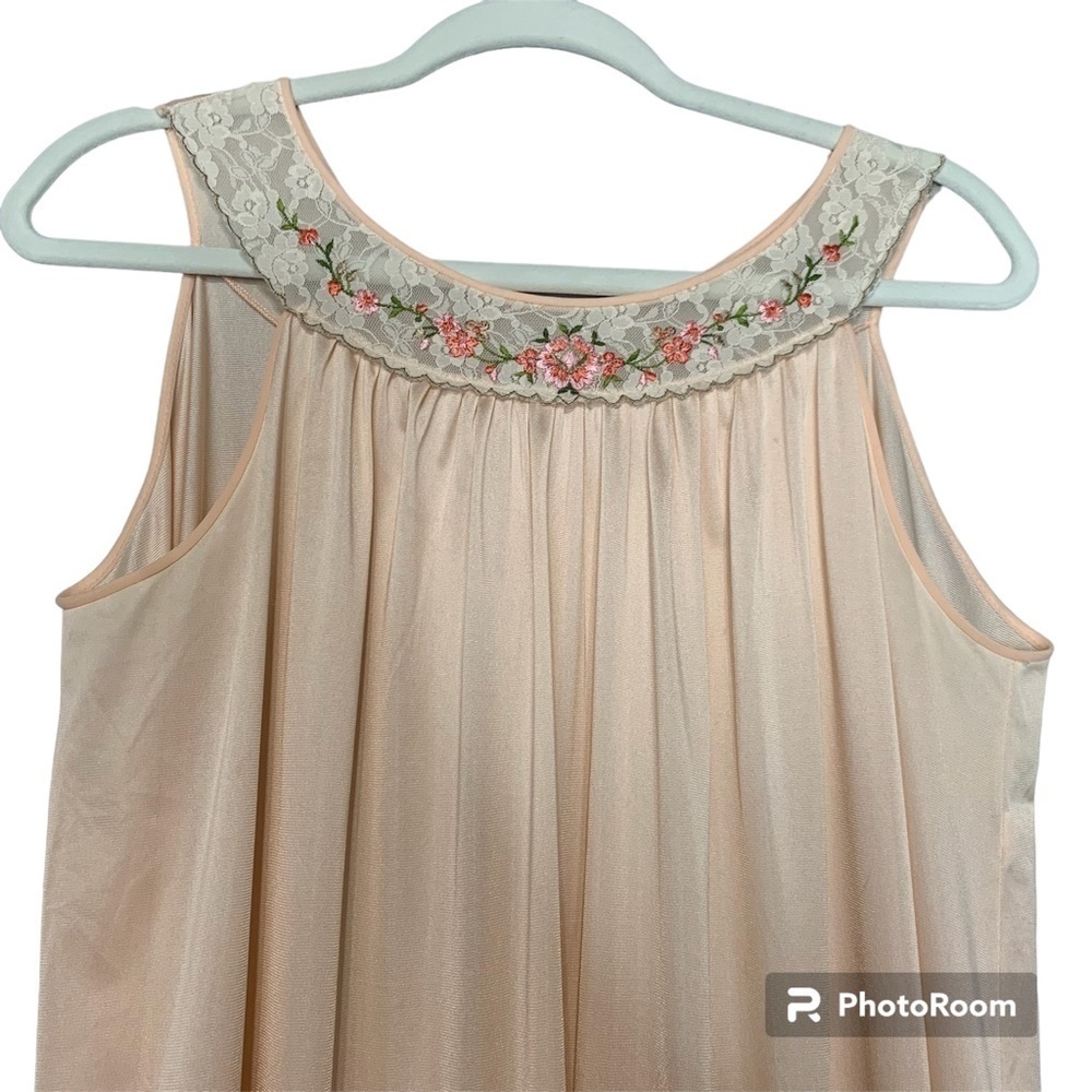VTG Lorraine light peach sleeveless long nightgown lace neckline. Size M - Picture 3 of 7